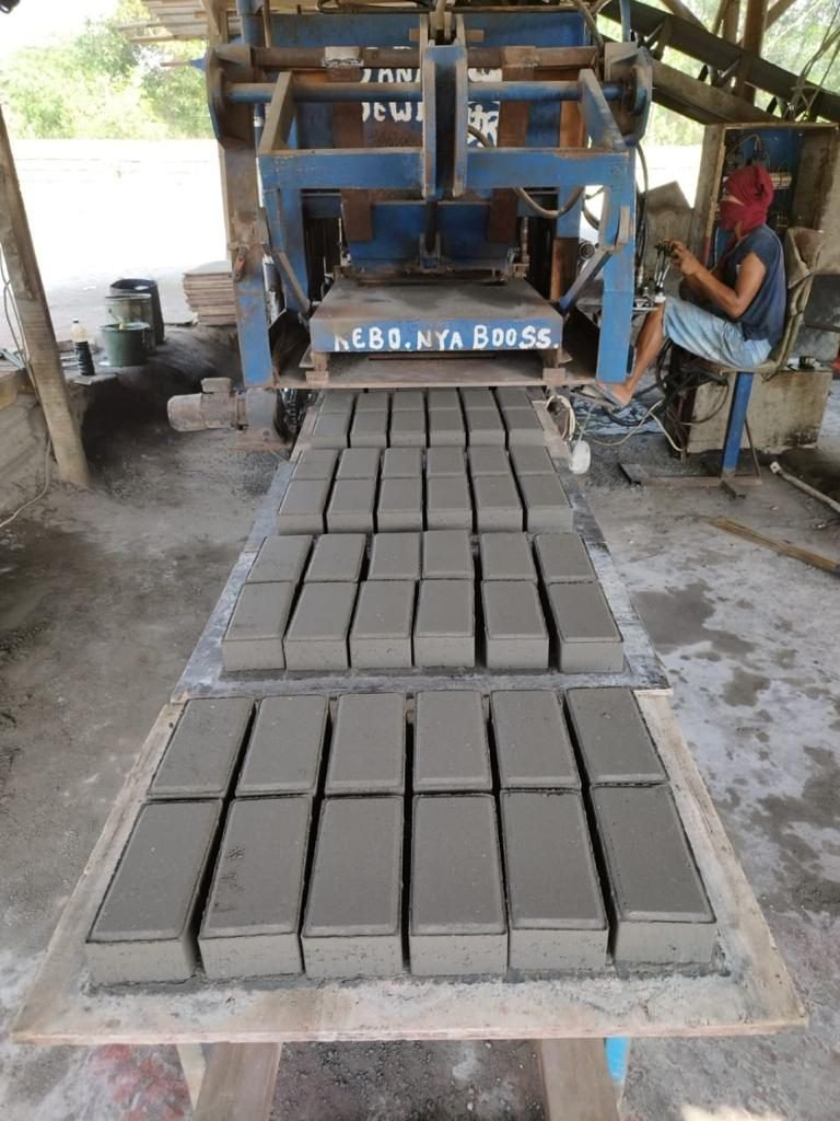 Mesin press hidrolik produksi paving block Paving Kota
