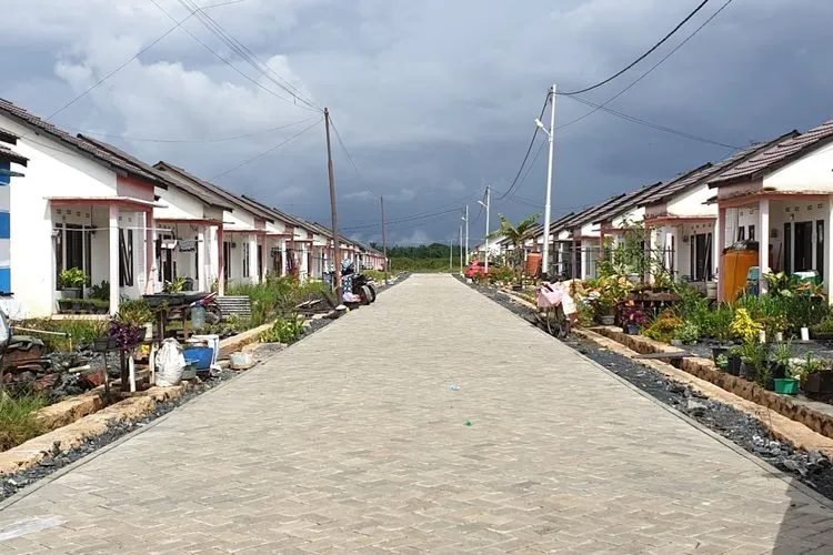 Proyek paving jalan lingkungan cluster perumahan
