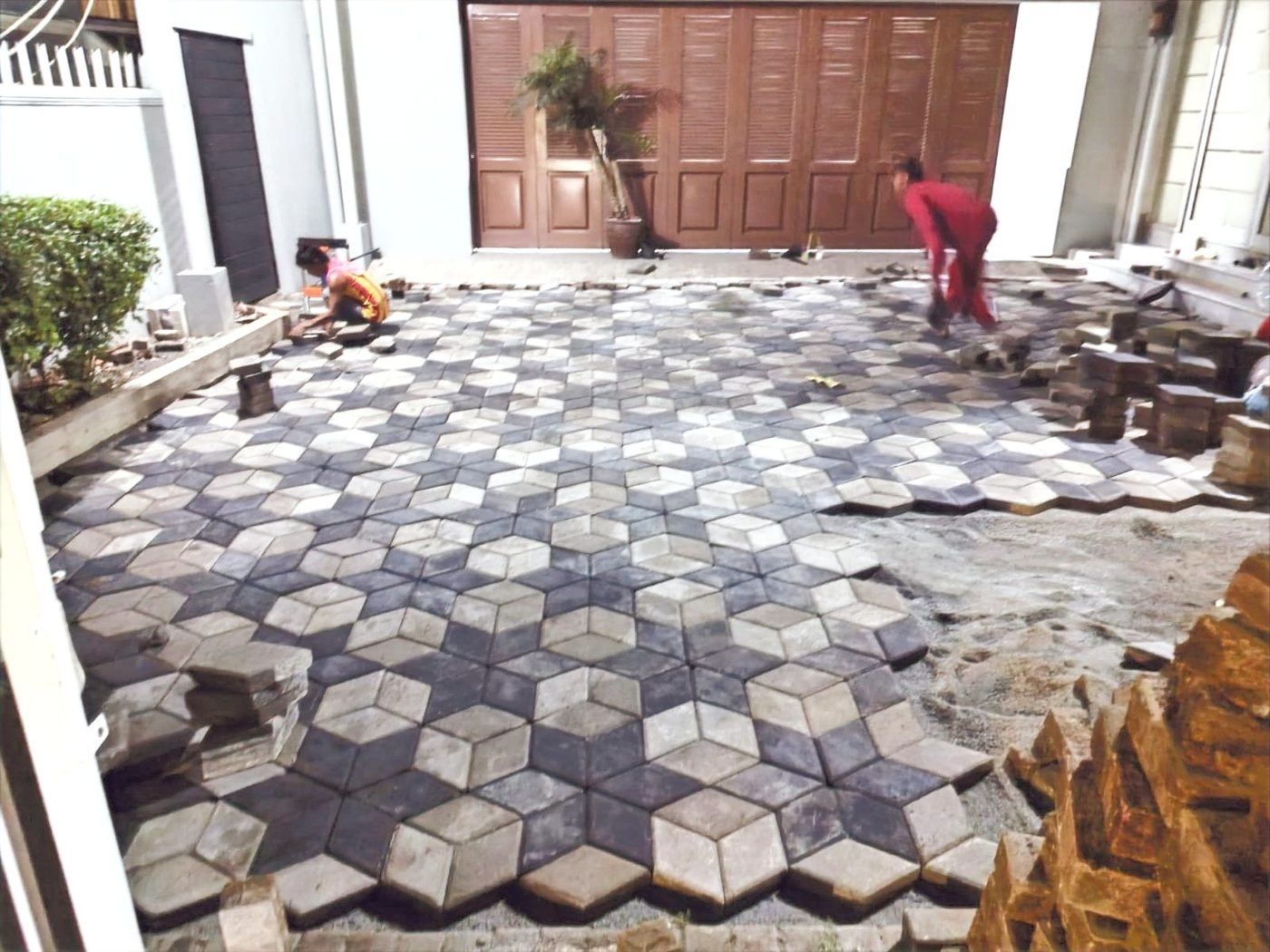 Pemasangan paving trihex untuk rumah tinggal
